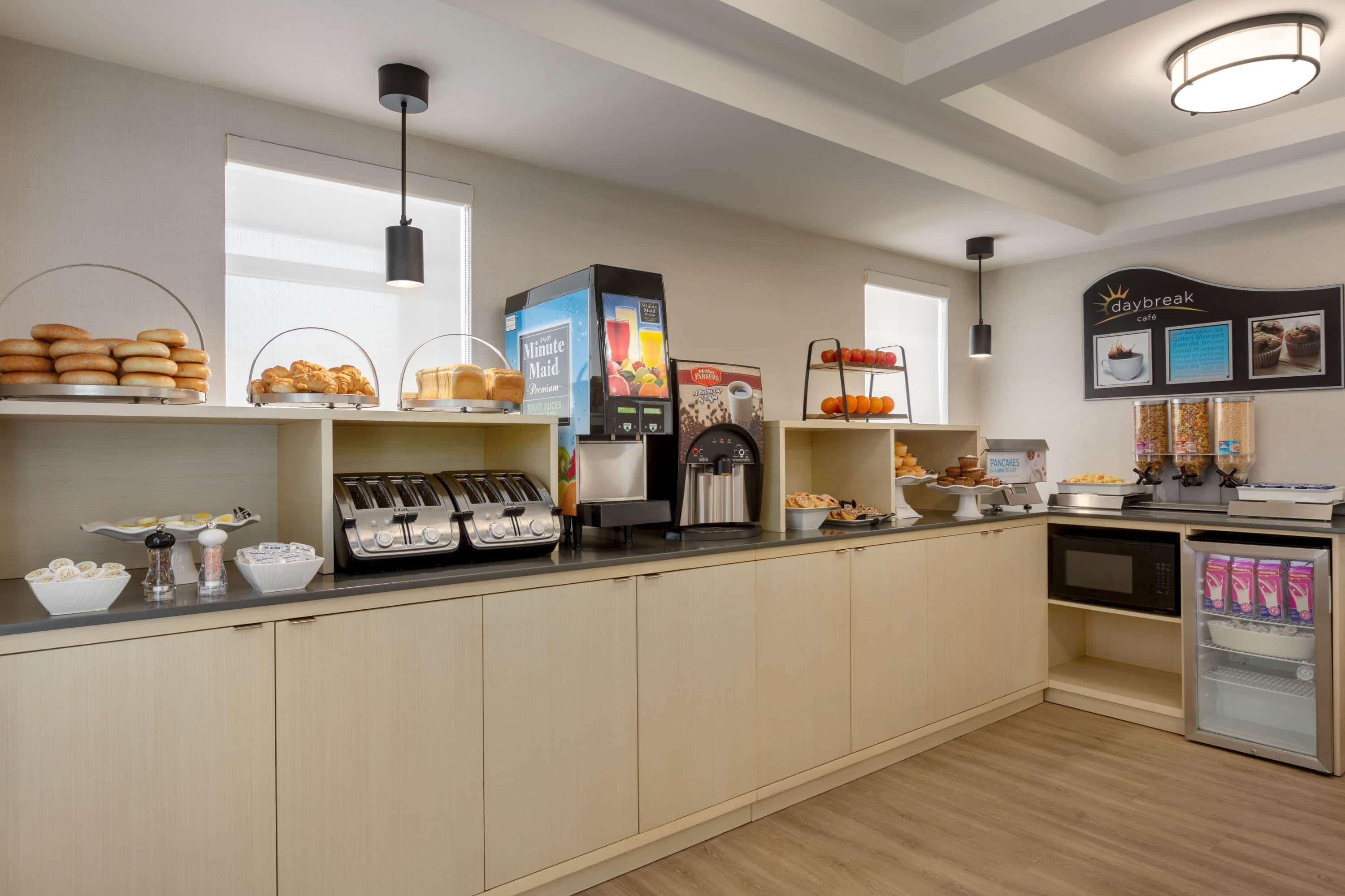 Days Inn By Wyndham Toronto West Mississauga Bagian luar foto