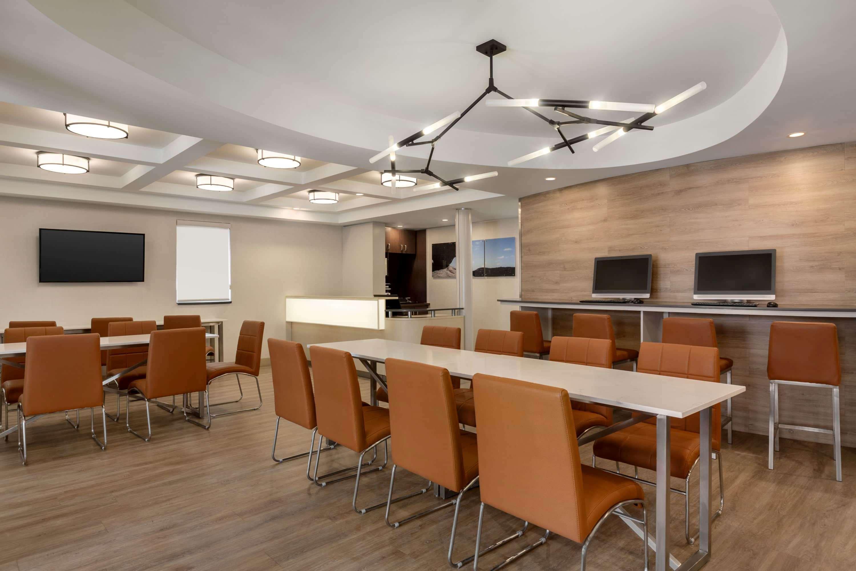 Days Inn By Wyndham Toronto West Mississauga Bagian luar foto